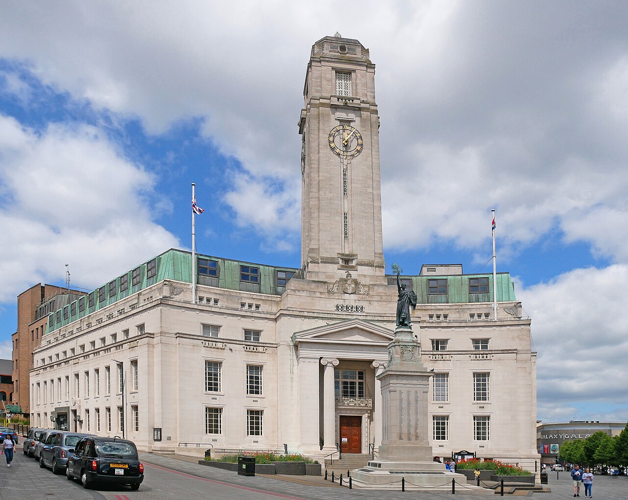 Luton Town Hall and the war memorial in the town centre